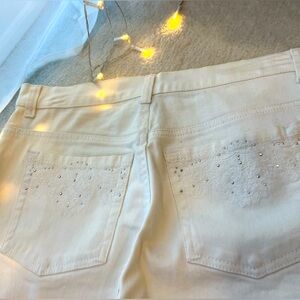 Gloria Vanderbilt White Pants Capris Jeans Denim Sparkly Decor on Back Pockets